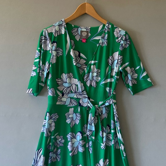 Vince Camuto Floral Wrap Dress Size 6 - Picture 2 of 6